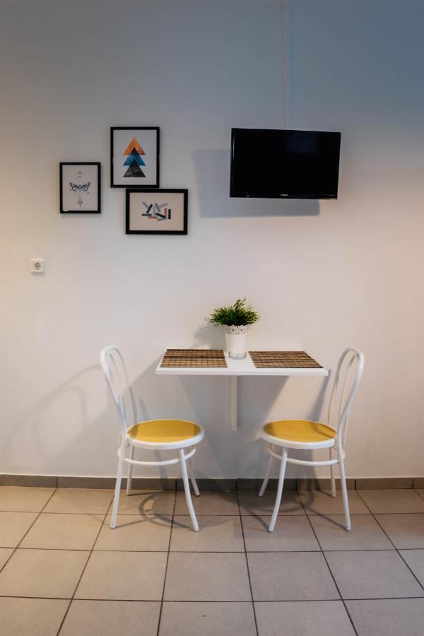 Kiki'S Apartments Neos Pirgos Luaran gambar