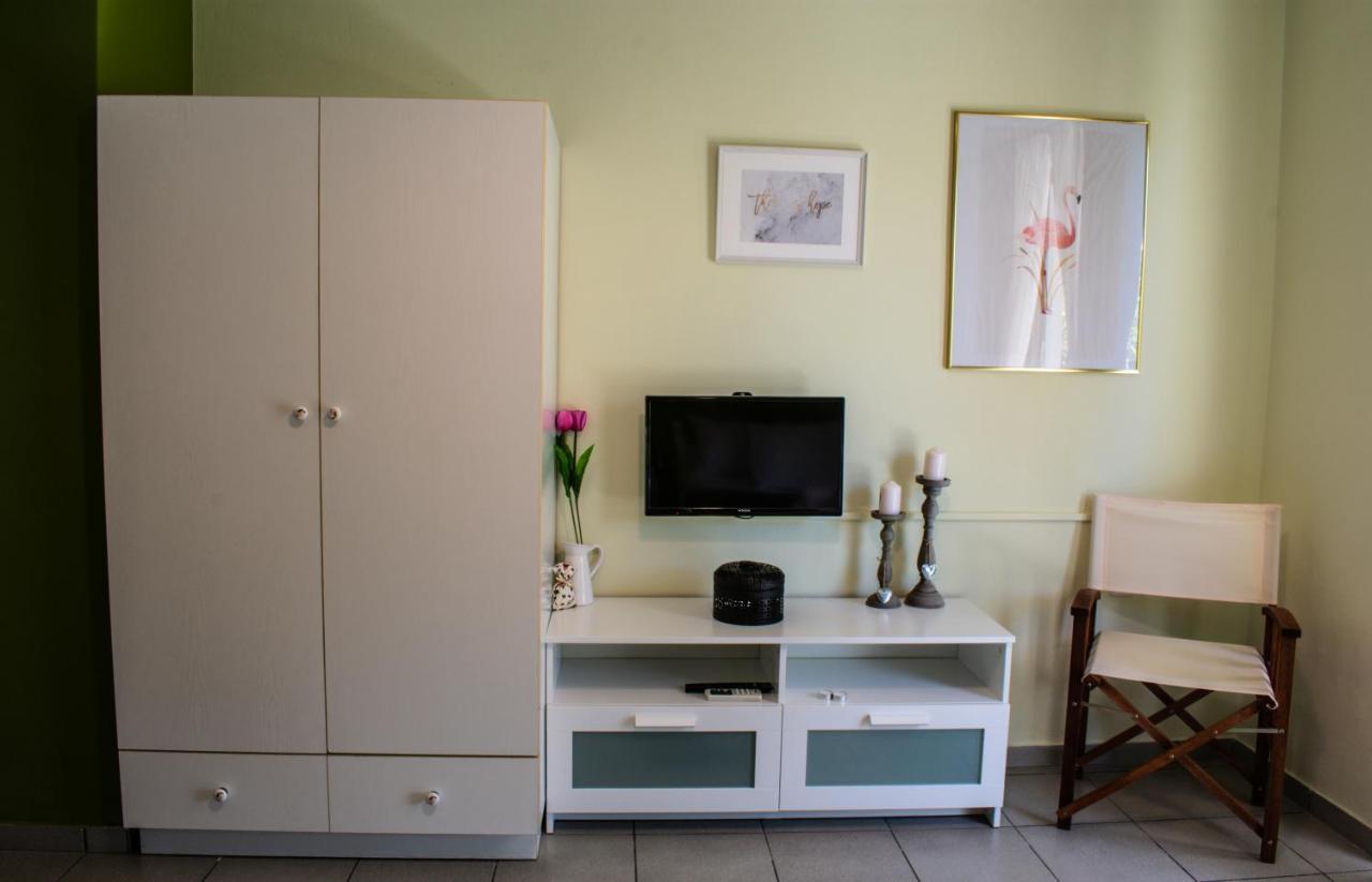Kiki'S Apartments Neos Pirgos Luaran gambar